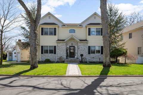 88 Powell Place, Farmingdale, NY 11735