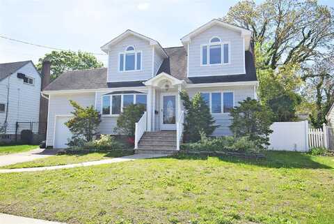 28 Karen Street, West Babylon, NY 11704