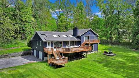 6 Edgewater Road, Poughkeepsie, NY 12603