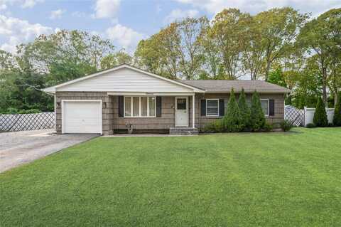 11 Hyde Lane, Coram, NY 11727