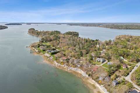 44 Maquoit Drive, Freeport, ME 04032