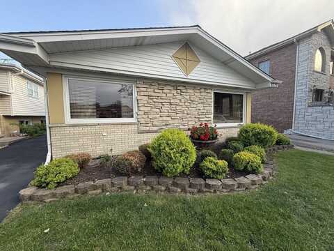 8325 W Maple Avenue, Norridge, IL 60706