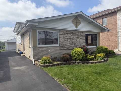 8325 W Maple Avenue, Norridge, IL 60706
