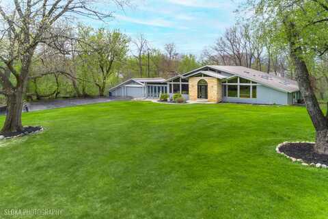 184 A River Road, Lake Barrington, IL 60010