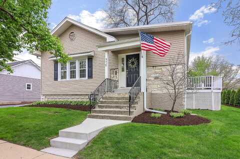 845 Smith Street, Glen Ellyn, IL 60137