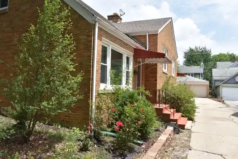 33 N Spring Avenue, La Grange, IL 60525