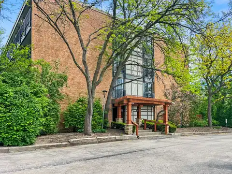 1833 Four Lakes Avenue, Lisle, IL 60532