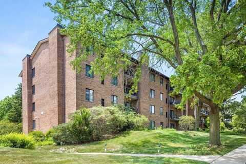 7510 Farmingdale Drive, Darien, IL 60561