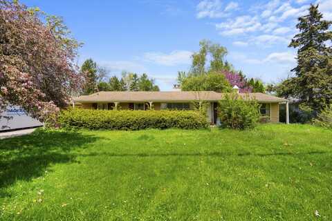 710 Woodland Drive, Crystal Lake, IL 60014