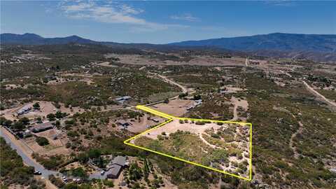 1040 Rolling Hills Dr, Aguanga, CA 92536