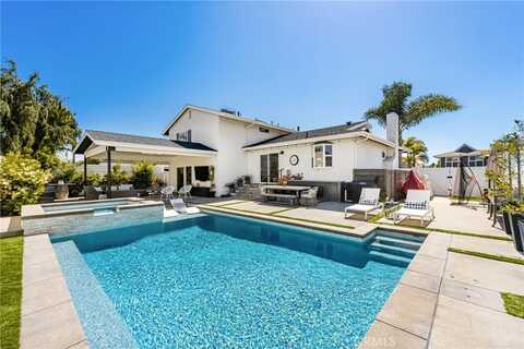 17252 Breda Ln, Huntington Beach, CA 92649
