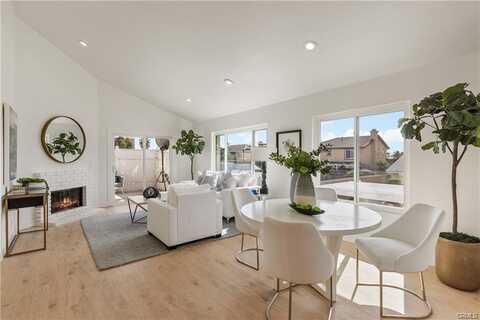 8892 Katella Avenue, Anaheim, CA 92804