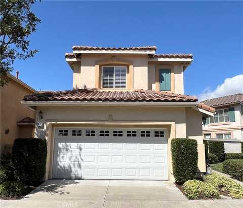 32 Santa Victoria Aisle, Irvine, CA 92606