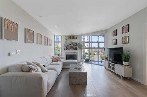 171 N Church Lane, Los Angeles, CA 90049