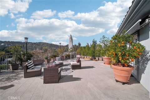 11989 Laurelwood Drive, Studio City, CA 91604