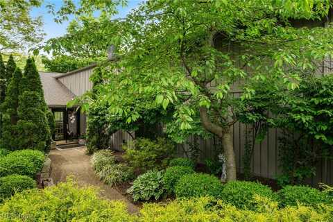 540 Bent Creek Oval, Aurora, OH 44202