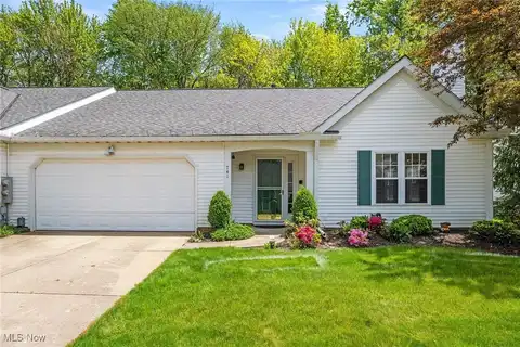 741 Pebblebrook Dr, Willoughby Hills, OH 44094