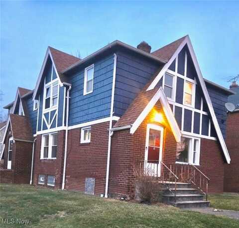 934 Ravine Drive, Cleveland Heights, OH 44112