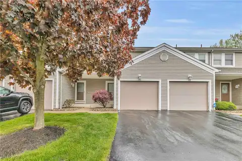125 Pineview Drive NE, Warren, OH 44484