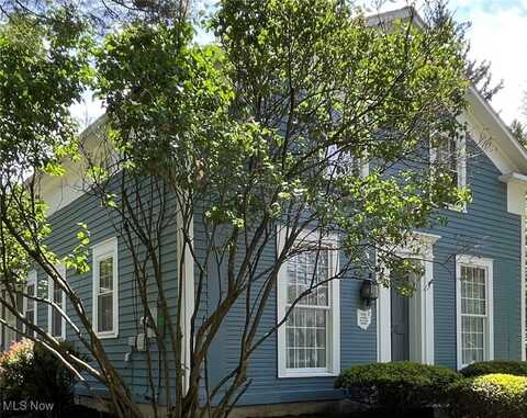 28 Riverside Drive, Poland, OH 44514
