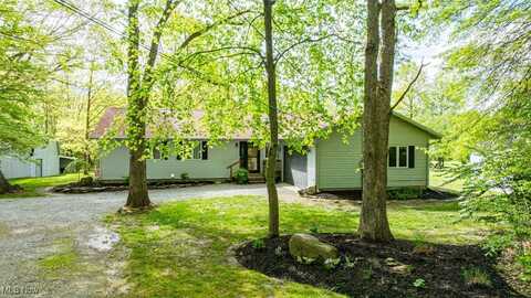 8584 Fisher Road, Diamond, OH 44412