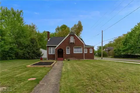 2004 Mahoning Avenue NW, Warren, OH 44483