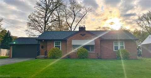 1131 Guarnieri Drive NE, Warren, OH 44483