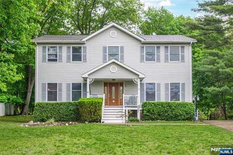 18 Mohawk Avenue, Oakland, NJ 07436