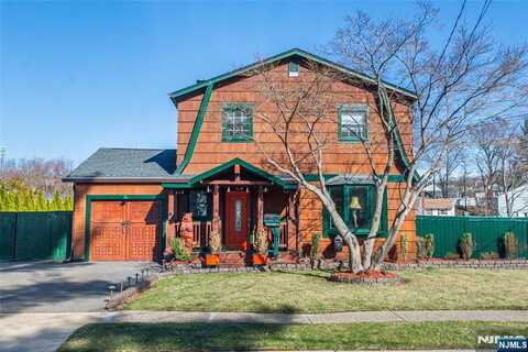 8 Cambridge Road, Pompton Lakes, NJ 07442