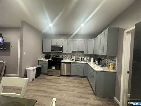 422 Avenue C, Bayonne, NJ 07002