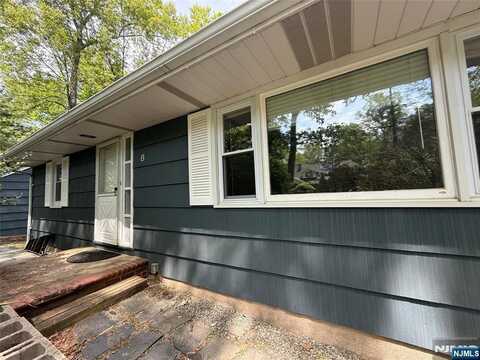 8 Autumn Lane, Old Tappan, NJ 07675