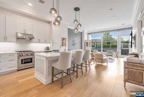 3 Somerset Lane 103, Edgewater, NJ 07020
