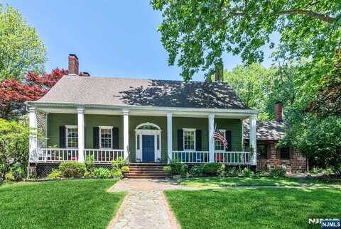 125 Lakeview, Leonia, NJ 07605