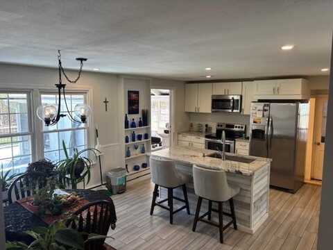 19 Westwood Circle, Dover, NH 03820