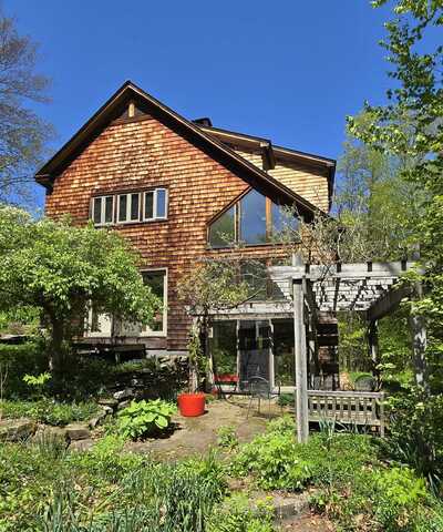 228 Partridge Road, Dummerston, VT 05301