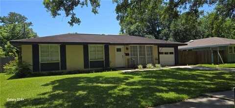 6133 CARLISLE Court, New Orleans, LA 70131
