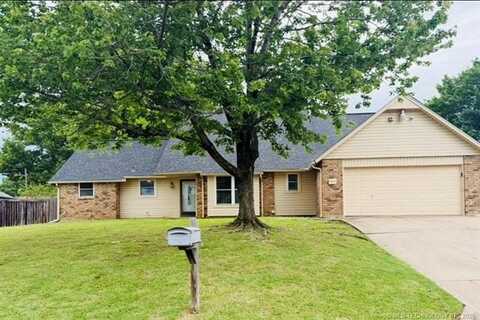 2902 Hilltop Avenue, Muskogee, OK 74403
