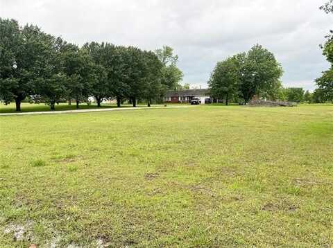 8633 S 2nd Street, Muskogee, OK 74401