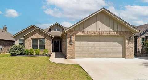 5117 S Walnut Creek Drive, Sand Springs, OK 74063