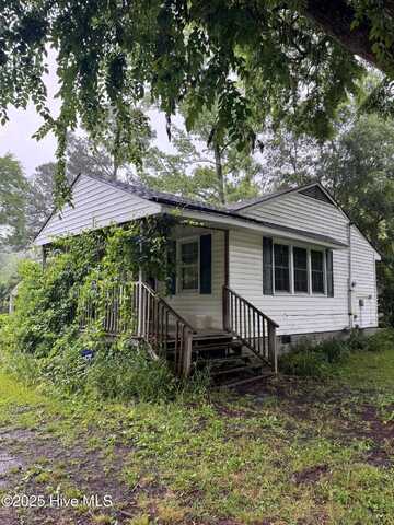 6748 Pitt Street, Grifton, NC 28530