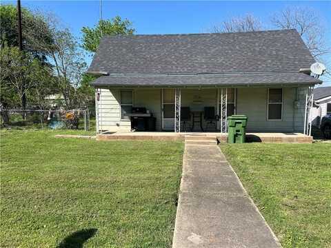 407 E Pine Street, West, TX 76691