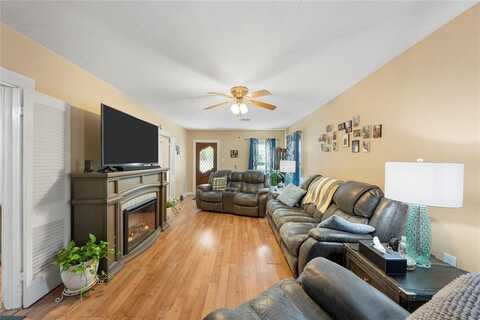 409 S Marable Street, West, TX 76691