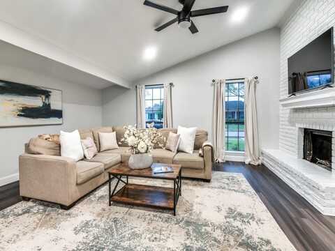 5209 Cole Drive, The Colony, TX 75056
