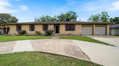 413 E 9th Street, Kaufman, TX 75142