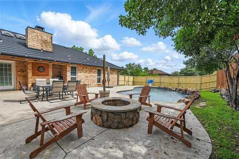 8701 Canyon Crest Road, Fort Worth, TX 76179