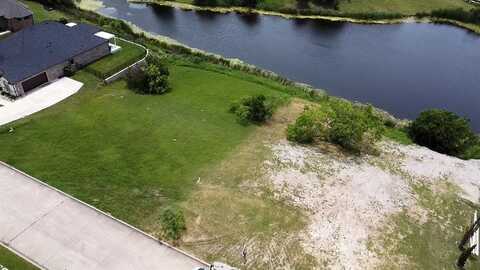 423 Golden Pond Drive, Cedar Hill, TX 75104