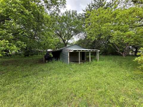 301 S Hovey Street, Chico, TX 76431