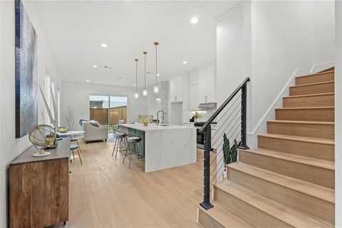 221 S Henderson Avenue, Dallas, TX 75214