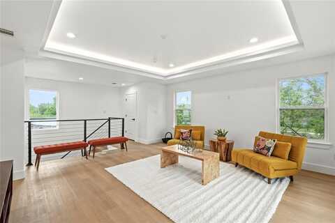 221 S Henderson Avenue, Dallas, TX 75214