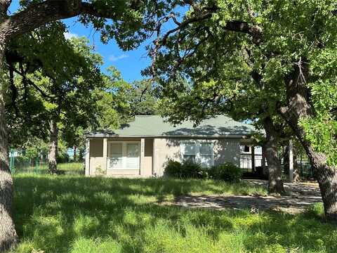 201 N Mount Street, Chico, TX 76431